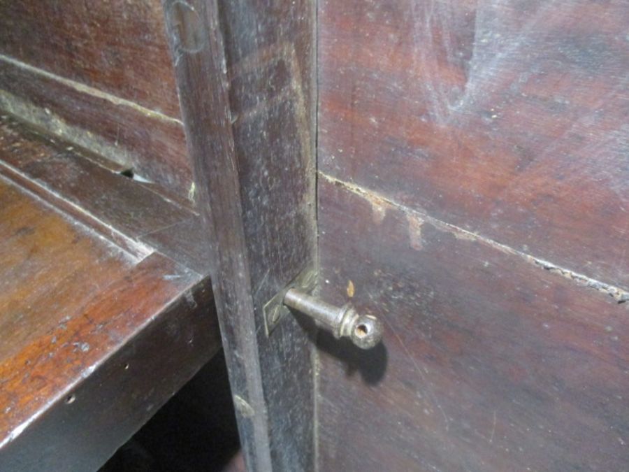 A Victorian rosewood veneered tip up table on quatrefoil legs. - Image 14 of 16