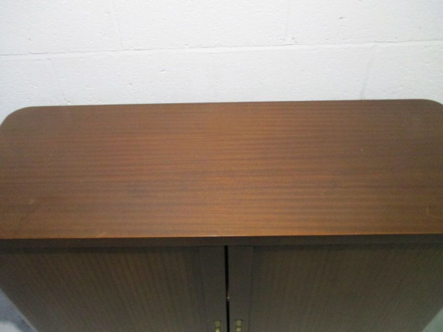 A Tambour fronted cupboard with two shelves - Image 4 of 6