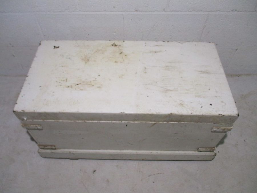 A white painted storage trunk - Image 7 of 8