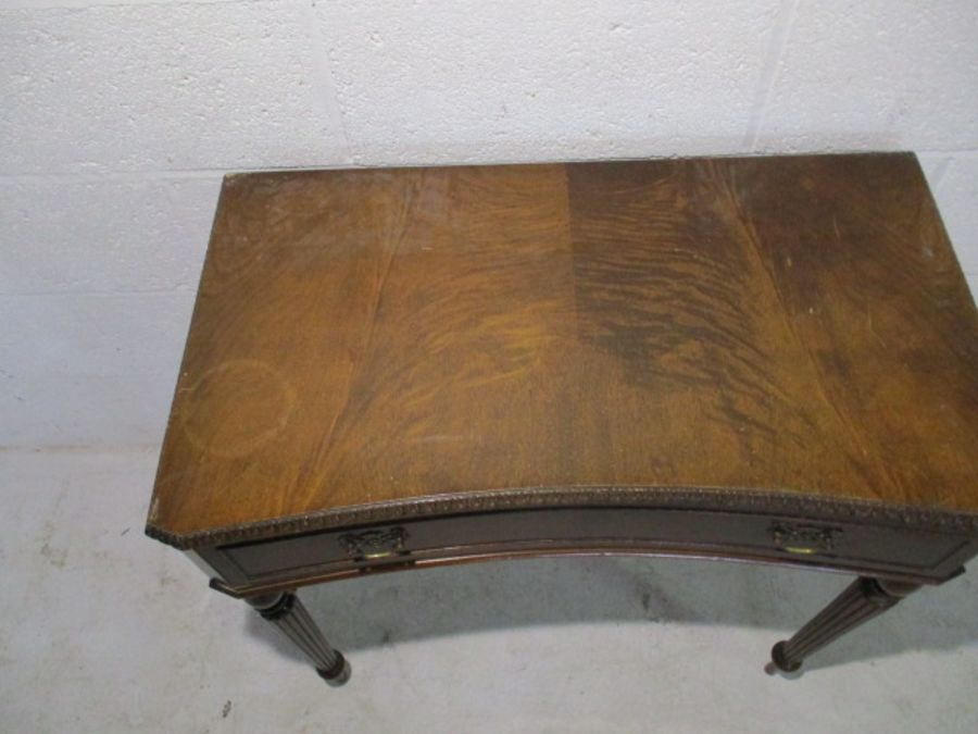 A hall table with single drawer on fluted legs - Image 4 of 8