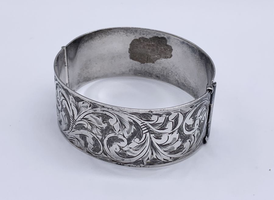 A hallmarked silver hinged bracelet