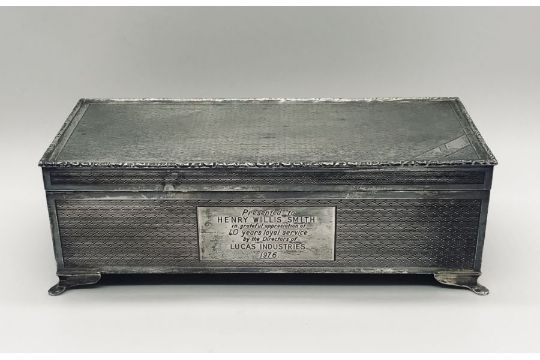 A hallmarked silver cigarette box, Birmingham 1976 - Image 1 of 4