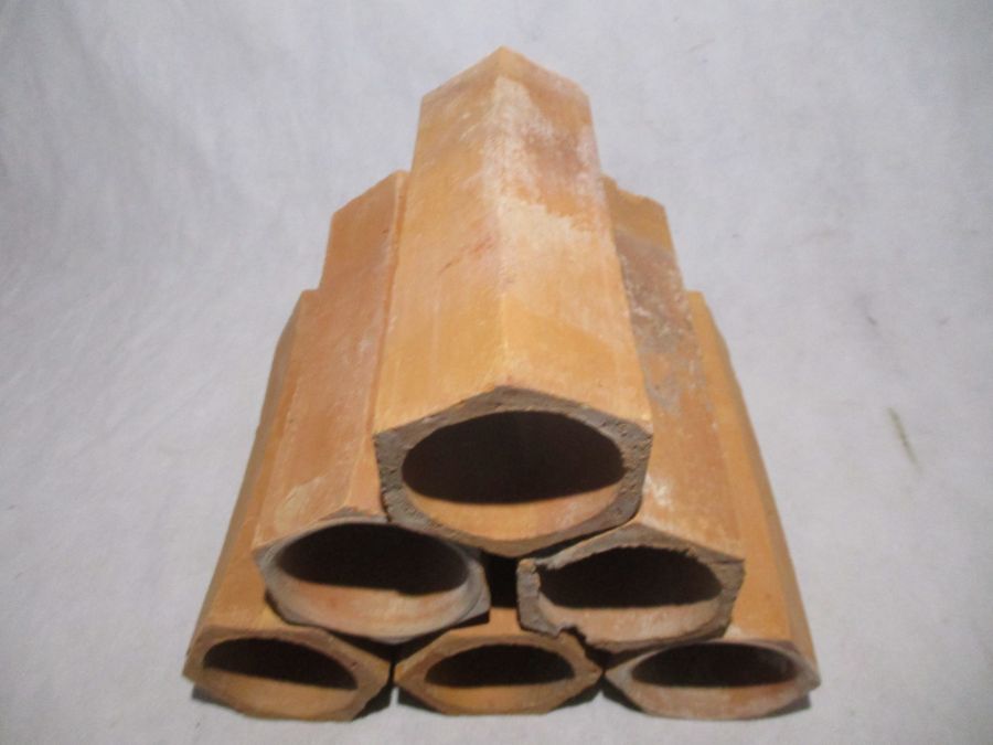 A set of six hexagonal terracotta pipes for wine storage - length 31cm - Image 4 of 5