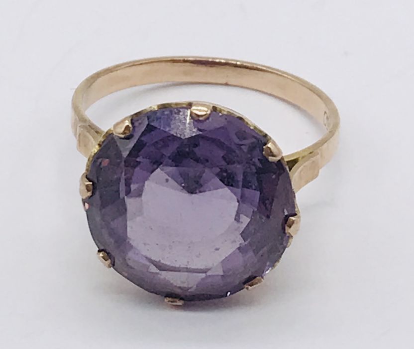 An 18ct gold ring set with large central amethyst - Image 2 of 3