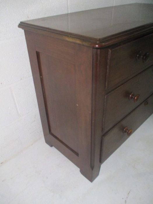 A small Victorian mahogany chest of three drawers. - Image 4 of 9