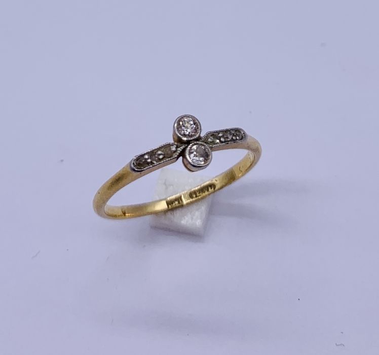 An 18ct gold dress ring set with white stones, total weight 1.8g