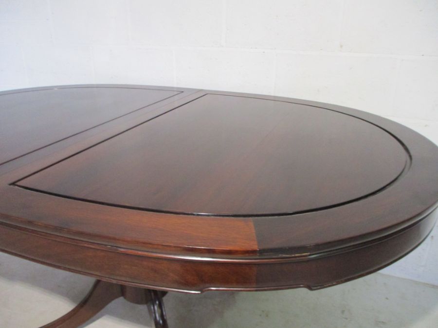 A mahogany dining table with with extendable leaf - total length with leaf 224cm - Image 6 of 9