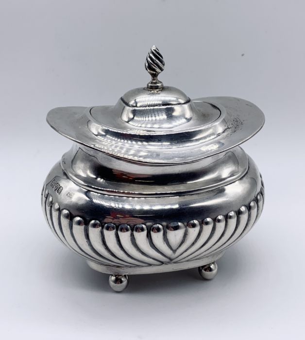 A hallmarked silver sucriere, Chester 1905, weight 188.7g