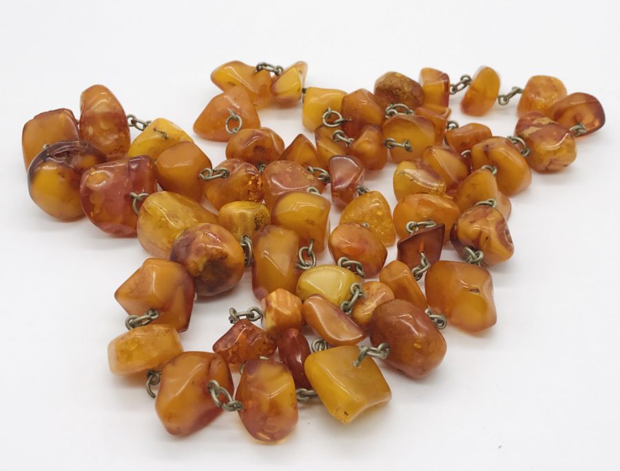 A vintage amber necklace with metal links- total weight 116g - Image 2 of 2