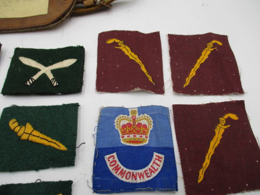 A collection of cloth and other military badges including Paras, Intelligence Corps etc. - Bild 6 aus 10