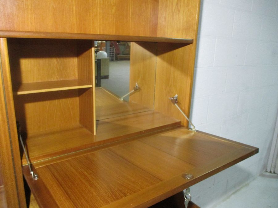 A Nathan display unit with two cupboards under - Image 11 of 11