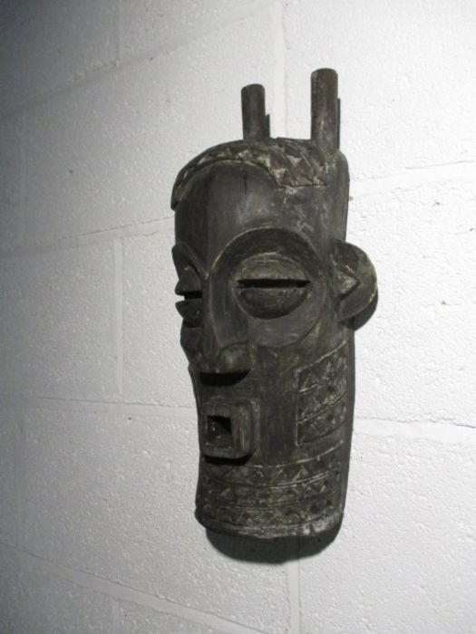A collection of three vintage wooden African masks - one A/F - Bild 7 aus 10