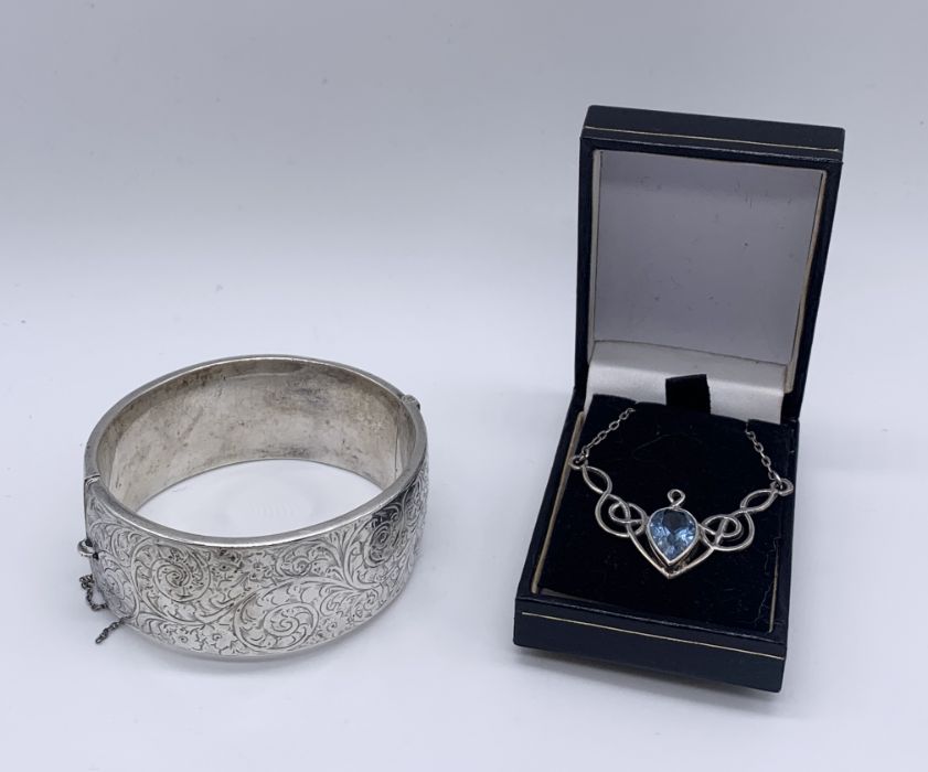 A collection of hallmarked and 925 silver jewellery including silver cap badge, along with a - Image 2 of 6