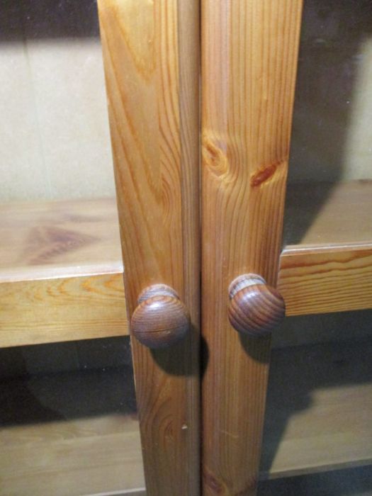 A two door pine display cabinet - Image 5 of 8