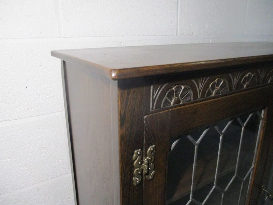 An oak display cabinet with linen fold decoration and cupboard under - Image 2 of 13