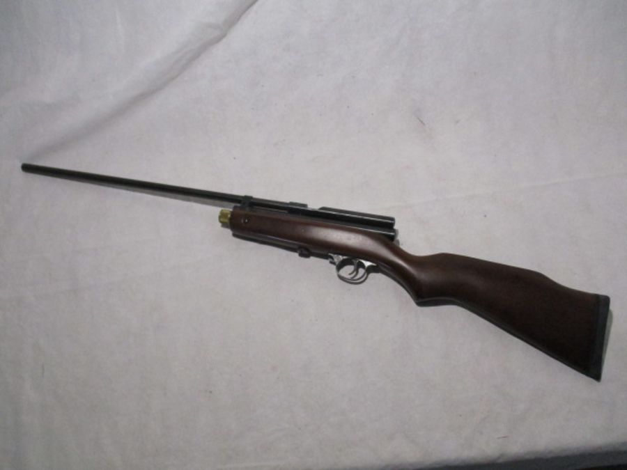 A SMK bolt action cal.177 air rifle (serial number XS79C02-88)