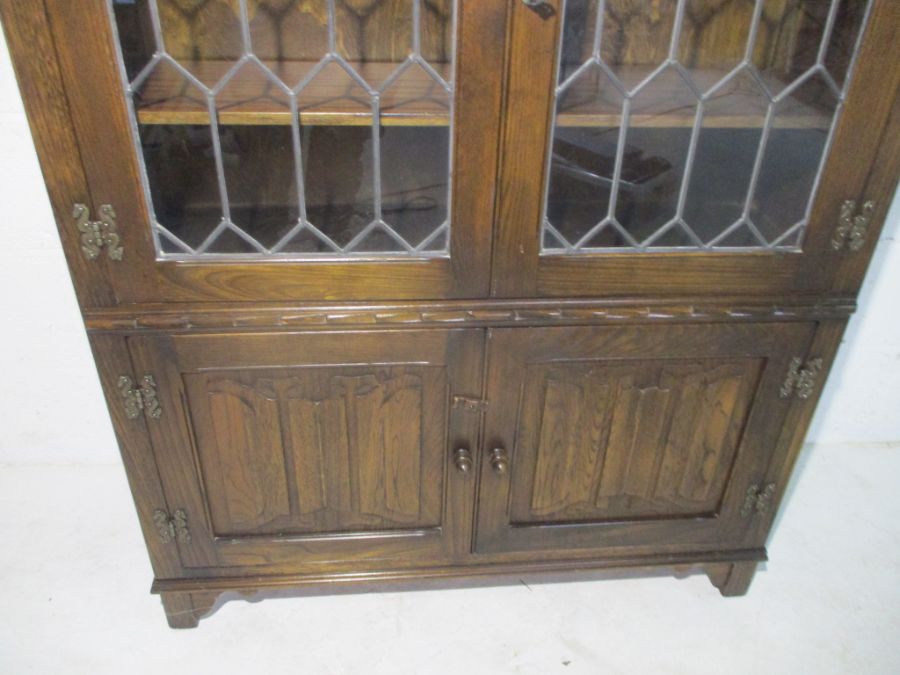 An oak display cabinet with linen fold decoration and cupboard under - Image 5 of 13