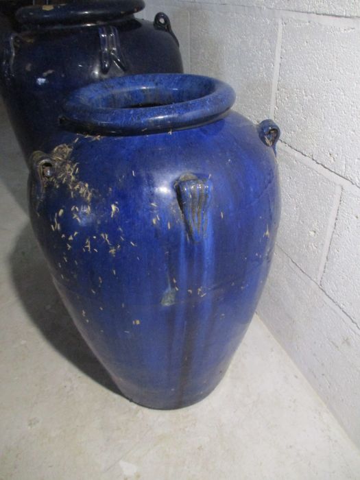 Two large glazed blue garden urns. - Image 4 of 17