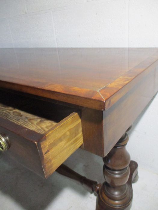 An early Victorian mahogany hall table with two drawers and turned legs - Image 3 of 8