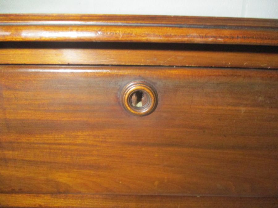 A small Victorian mahogany chest of three drawers. - Image 6 of 9