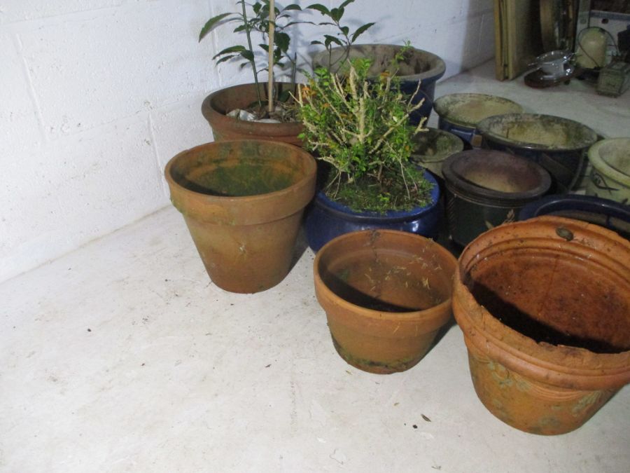 A collection of garden pots including glazed and terracotta. - Image 4 of 11