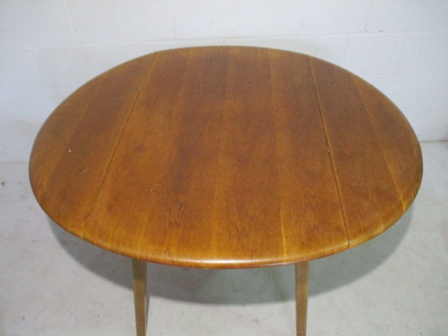 A Priory oak drop leaf table in the style of Ercol with four matching chairs - Image 6 of 14