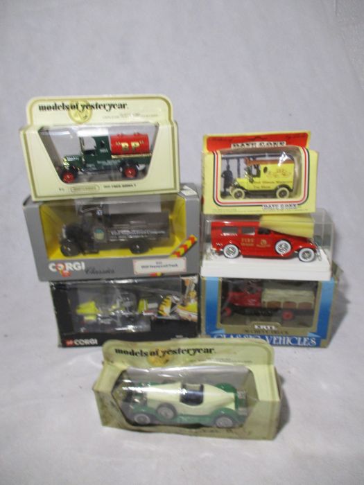 A collection of various toys including a small selection of boxed die-cast vehicles, toy guns, small - Bild 6 aus 11