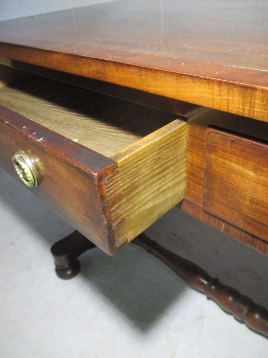 An early Victorian mahogany hall table with two drawers and turned legs - Image 7 of 8