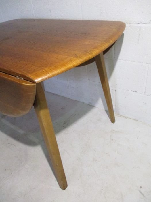 A Priory oak drop leaf table in the style of Ercol with four matching chairs - Image 3 of 14