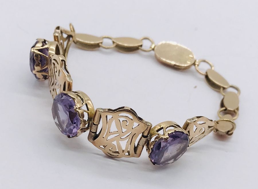 A 14ct gold bracelet set with three amethysts - total weight 12.6g - Image 3 of 3