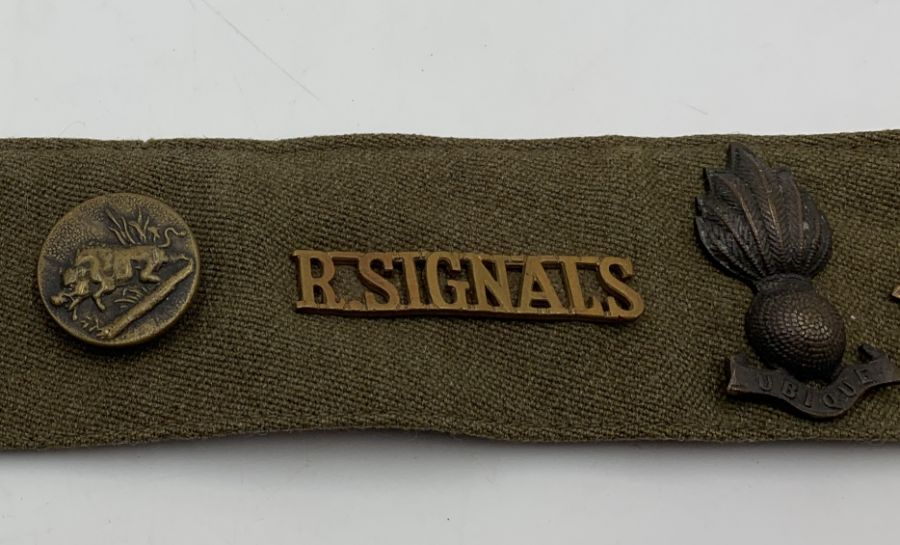 A British Army belt with numerous military cap badges and buttons including Royal Signals, Royal - Bild 6 aus 7