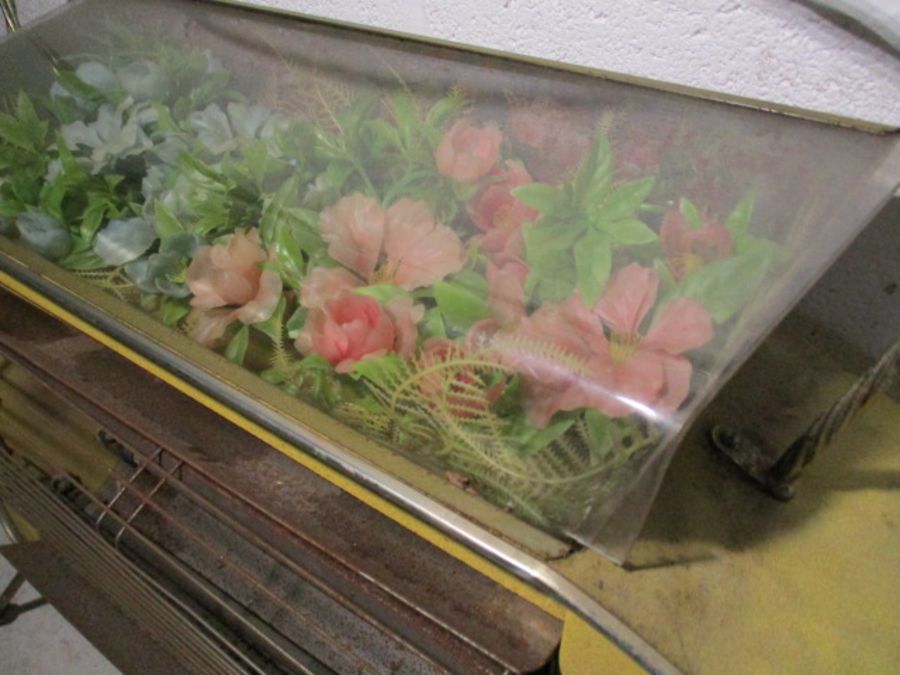A 1950's kitsch electric fire with plastic flower display to top- please note this is for decorative - Image 7 of 8