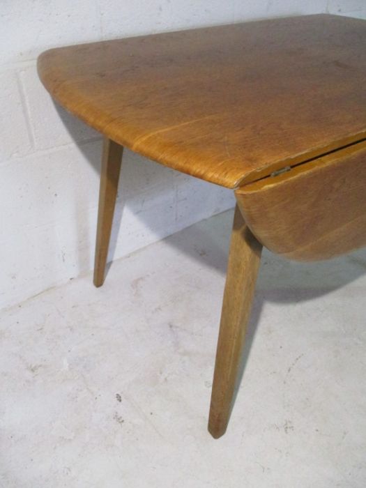 A Priory oak drop leaf table in the style of Ercol with four matching chairs - Image 4 of 14