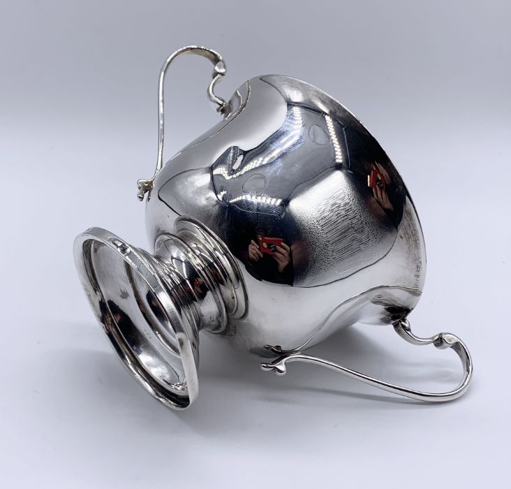 A hallmarked silver two handled trophy on wooden base, silver weight 161.5g - Bild 3 aus 3