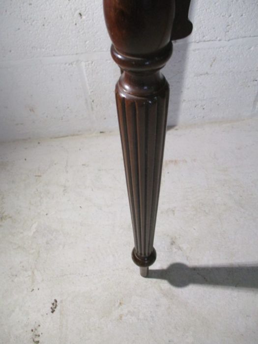 A hall table with single drawer on fluted legs - Image 6 of 8