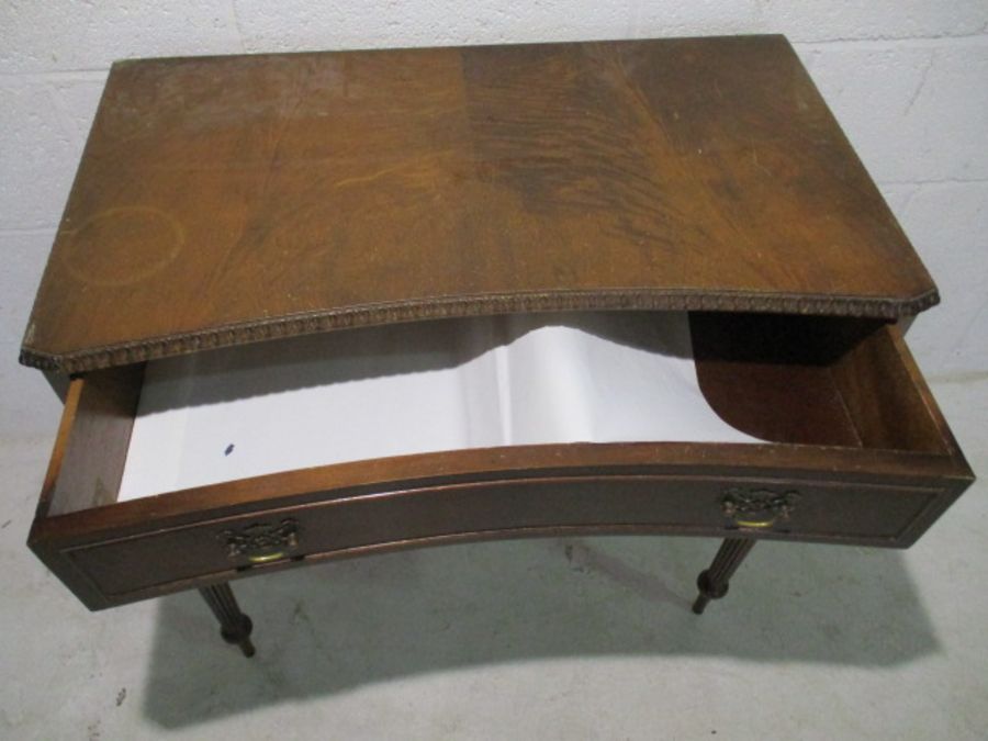 A hall table with single drawer on fluted legs - Image 7 of 8
