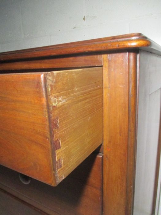 A small Victorian mahogany chest of three drawers. - Image 8 of 9