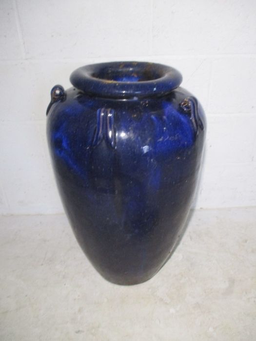 Two large glazed blue garden urns. - Image 14 of 17