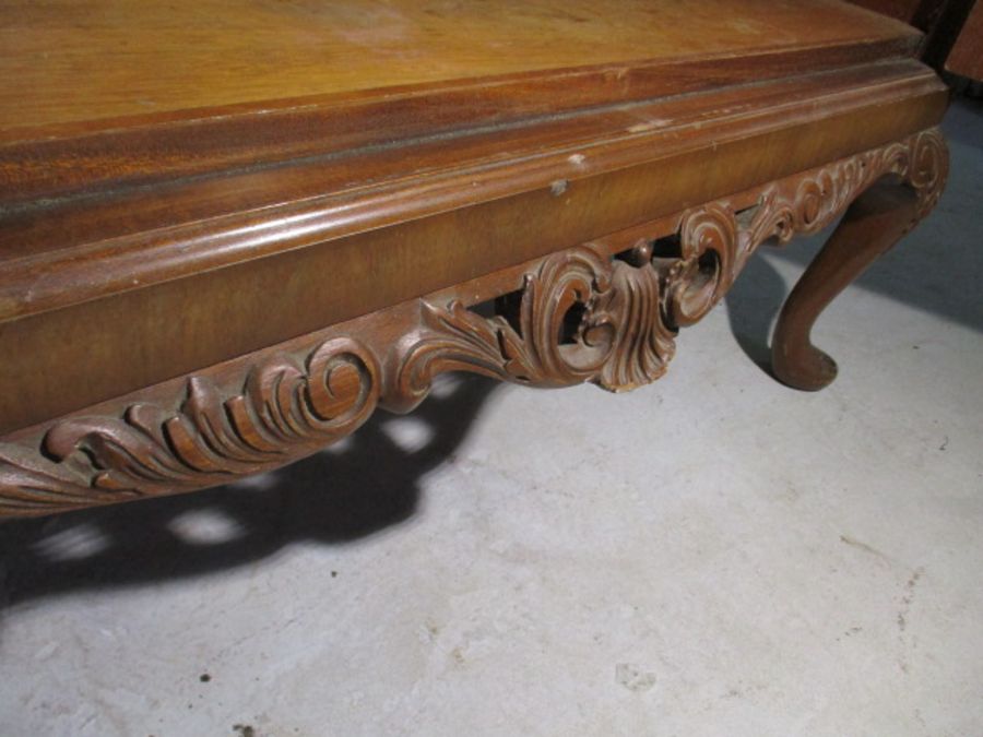 A walnut veneered cocktail cabinet on cabriole legs - Image 15 of 15