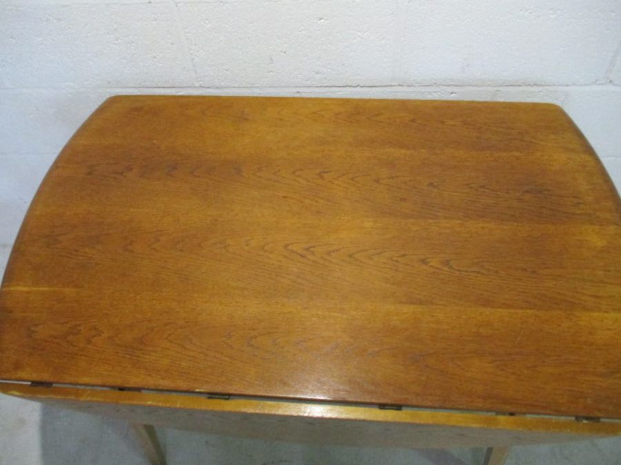 A Priory oak drop leaf table in the style of Ercol with four matching chairs - Image 5 of 14