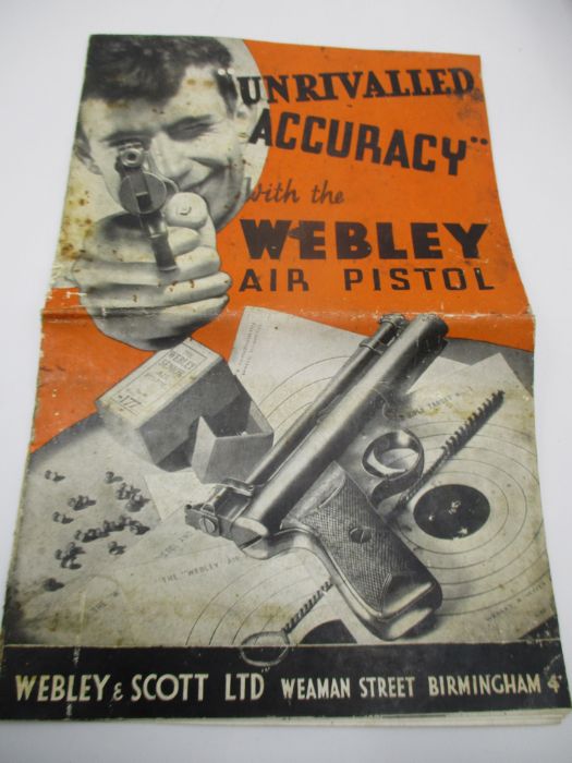 A boxed Webley & Scott Mark 1 air pistol, serial number 58127 - Bild 9 aus 9