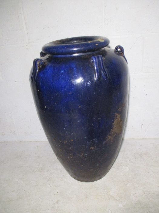 Two large glazed blue garden urns. - Image 8 of 17