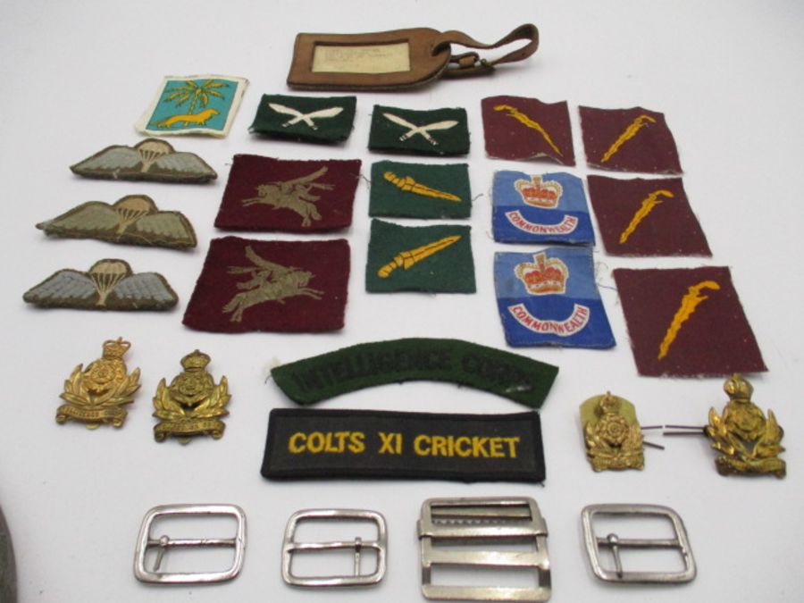 A collection of cloth and other military badges including Paras, Intelligence Corps etc.