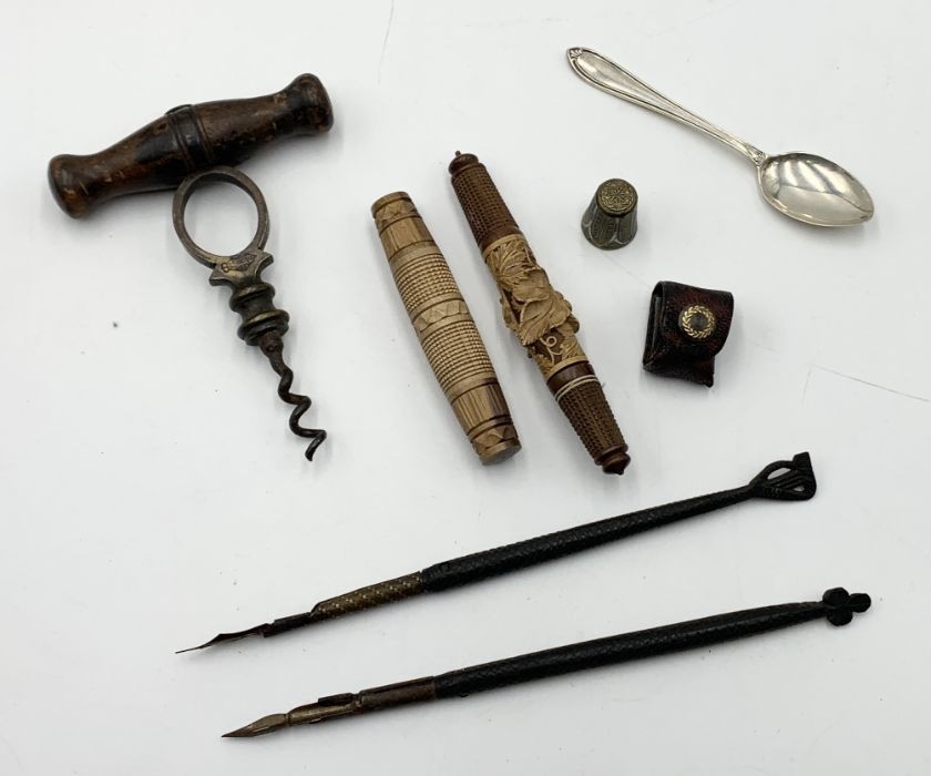 A collection of interesting items including Holborn Signet corkscrew, numerous postcards including a - Bild 2 aus 5