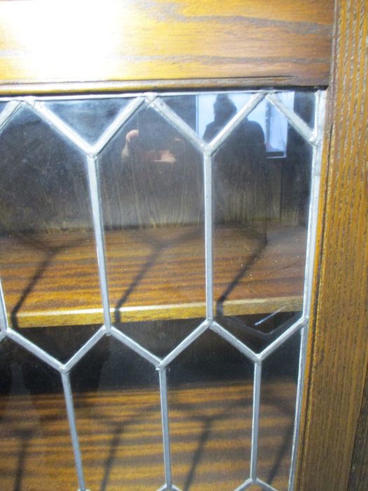 An oak display cabinet with linen fold decoration and cupboard under - Image 4 of 13