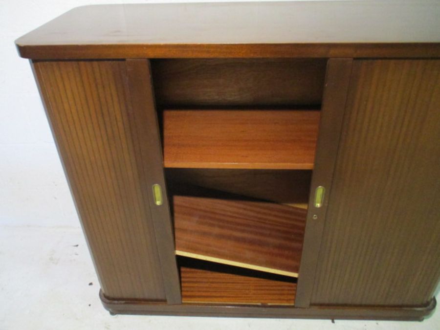 A Tambour fronted cupboard with two shelves - Image 5 of 6
