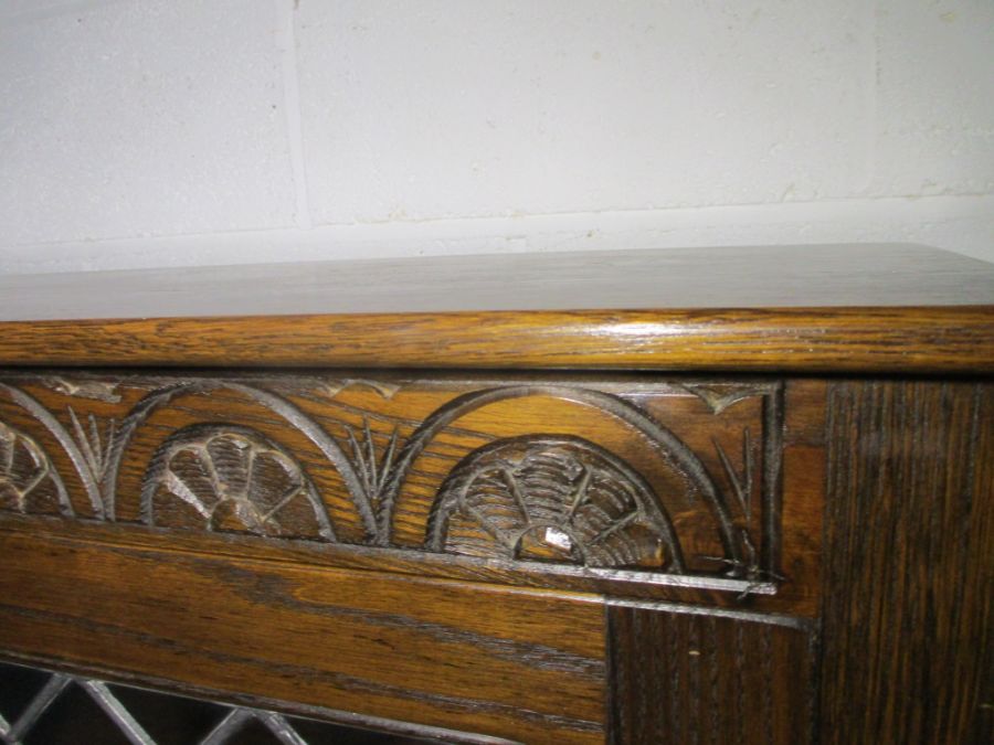 An oak display cabinet with linen fold decoration and cupboard under - Image 8 of 13