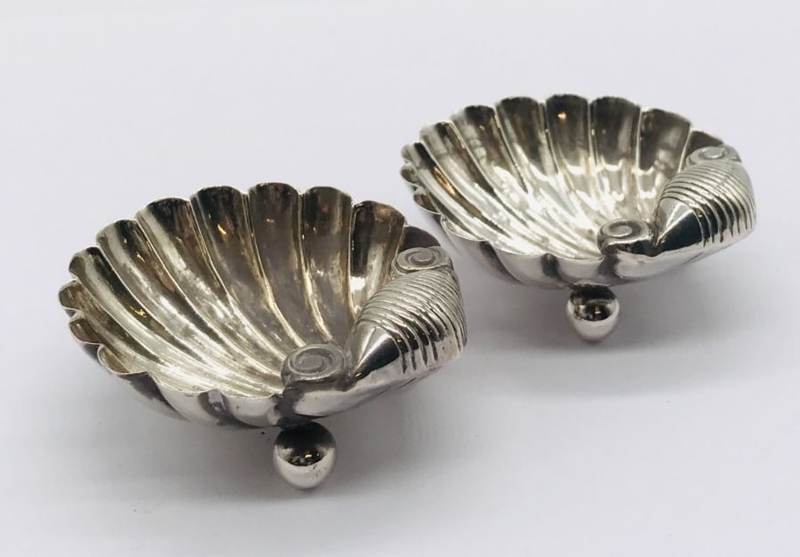 A pair of hallmarked silver shell shaped salts - Image 2 of 3