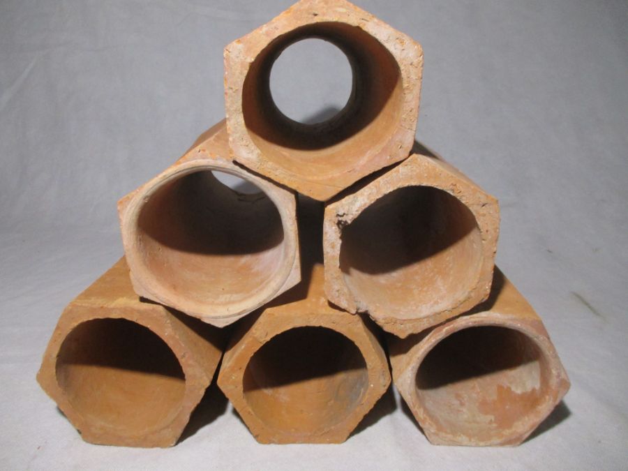 A set of six hexagonal terracotta pipes for wine storage - length 31cm - Image 5 of 5