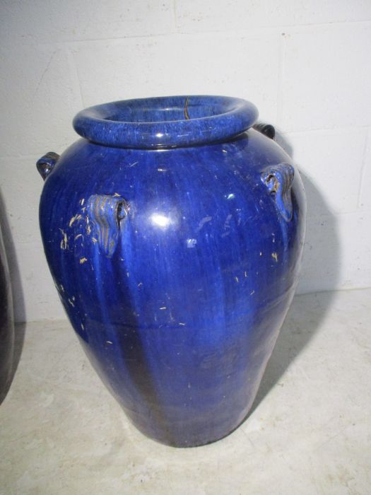 Two large glazed blue garden urns. - Image 7 of 17